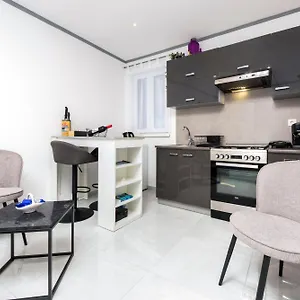 Apartment Leo